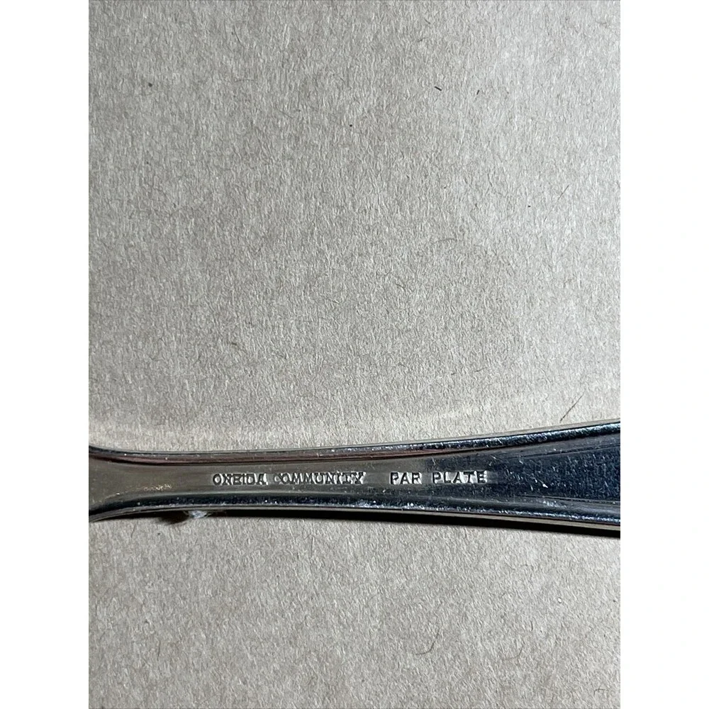 VTG‎ 2 ONEIDA COMMUNITY BUTTER KNIFE SILVERPLATE PAR PLATE BRIDAL WREATH Pattern